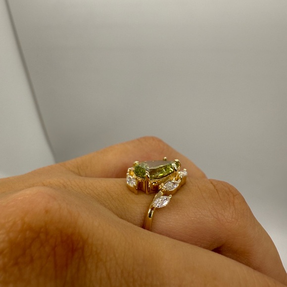 2.11 carat fancy vivid green VS2 pear diamond engagement ring leafy style - Picture 9 of 10